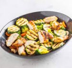 Ensaladas calientes y sopas frías: el menú de temporada